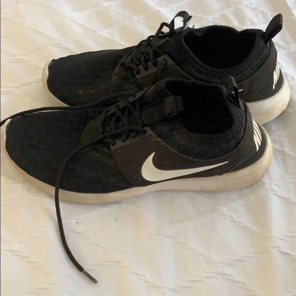 Nike Tennis Shoes